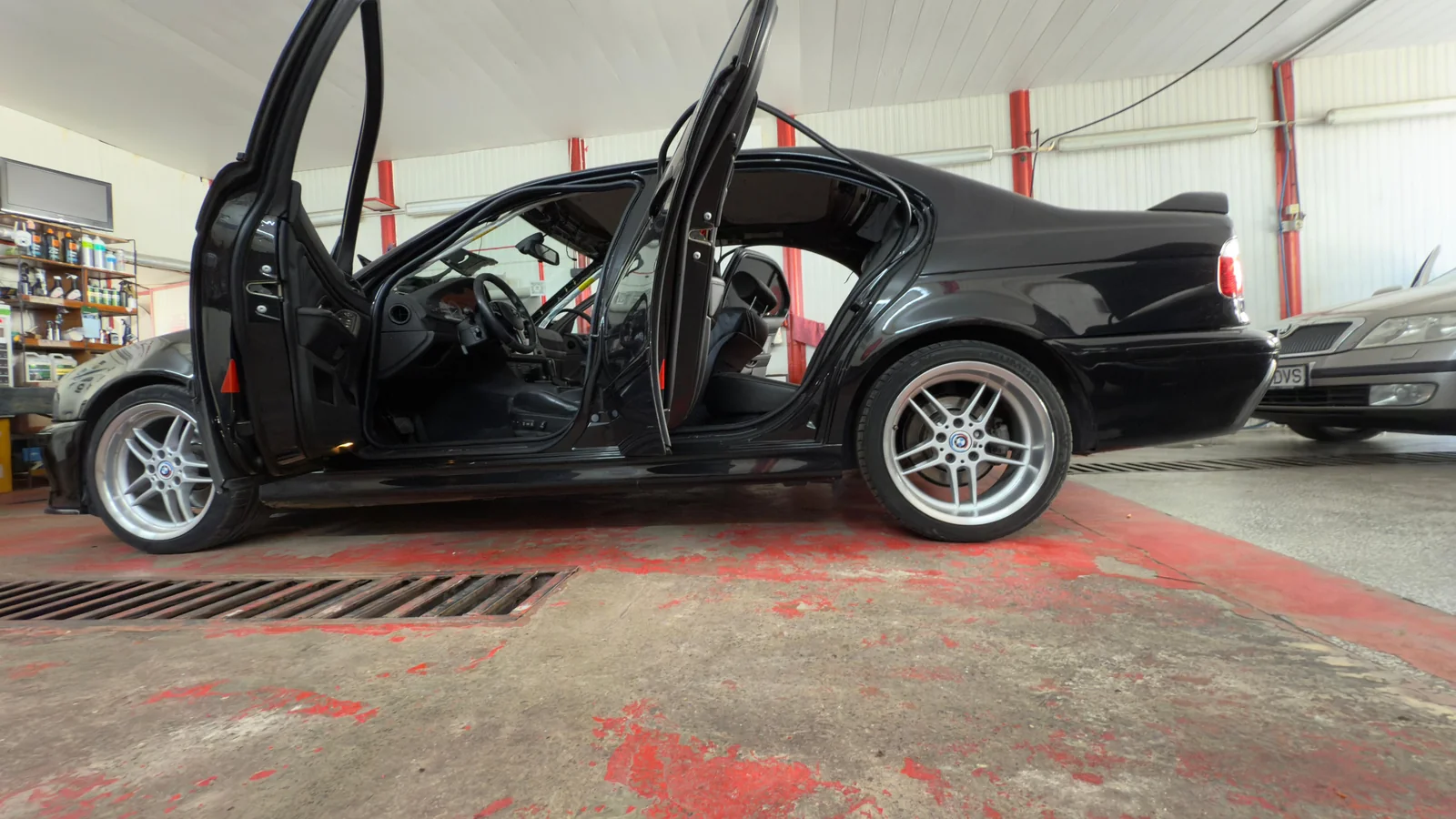 BMW în atelier — fotografia folosită de CLB pentru serviciul de protecție ceramică.